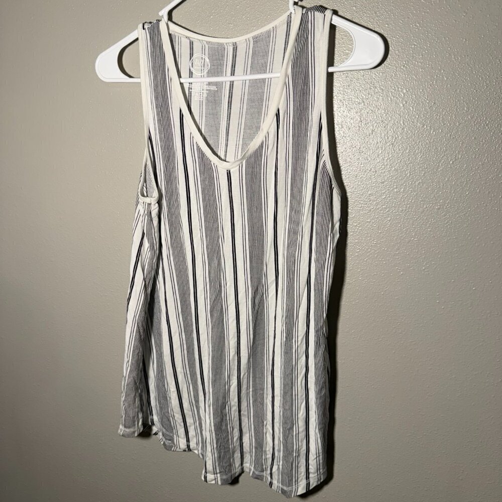Maurices 24/7 white & black vertical striped tank